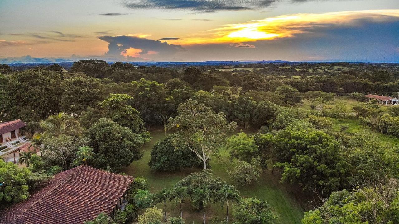 Casa Lajagua Bed & Breakfast Pedasi Town Exterior photo